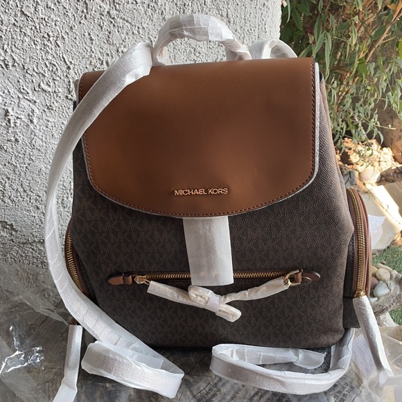 Michael Kors Abbey Large Signature Cargo Backpack - Picture 4 of 7